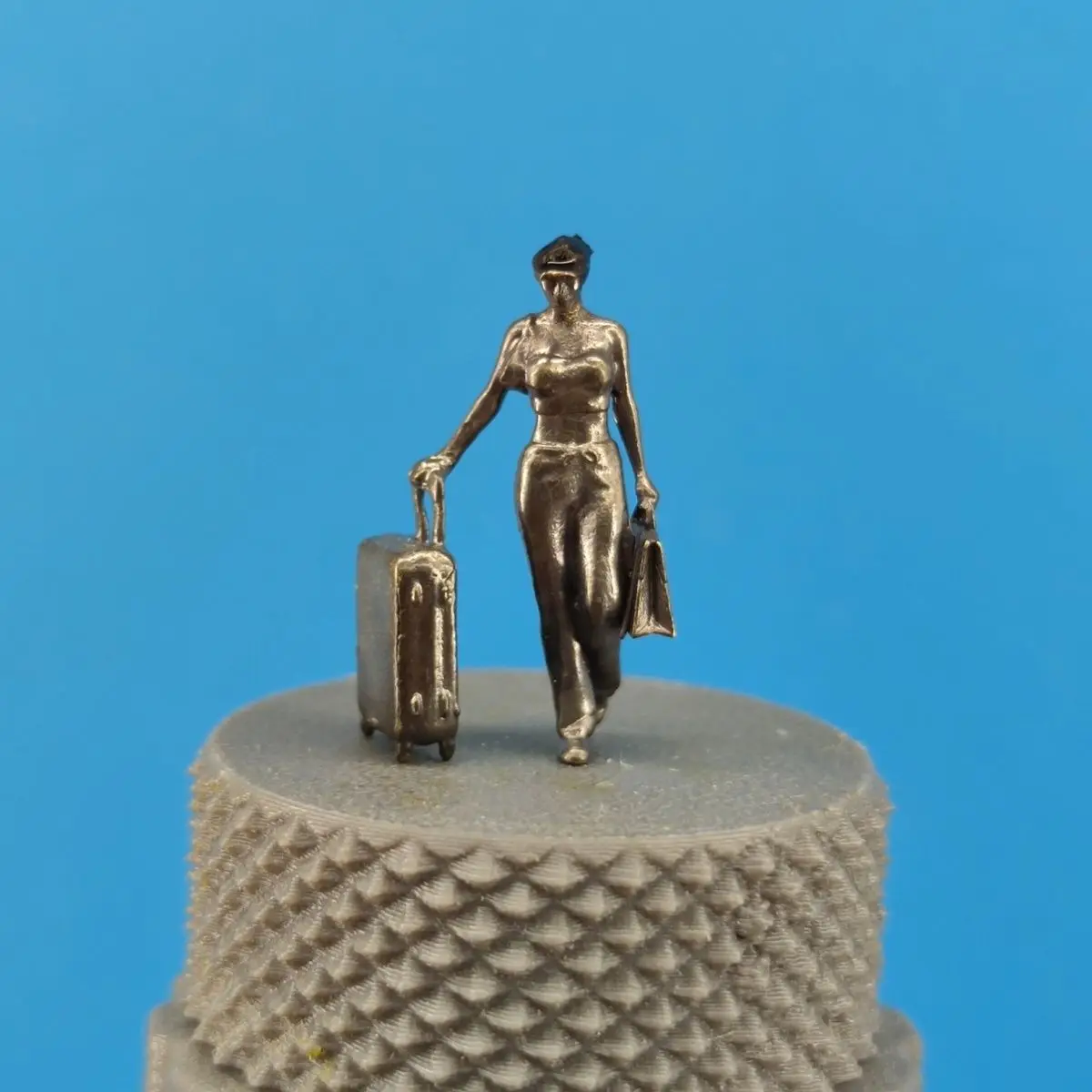 Copper Miniature Belly Button Woman Tote Bag Figurine - DIY Mini Scene Prop, Sand Table Decor, Collectible & Display Piece