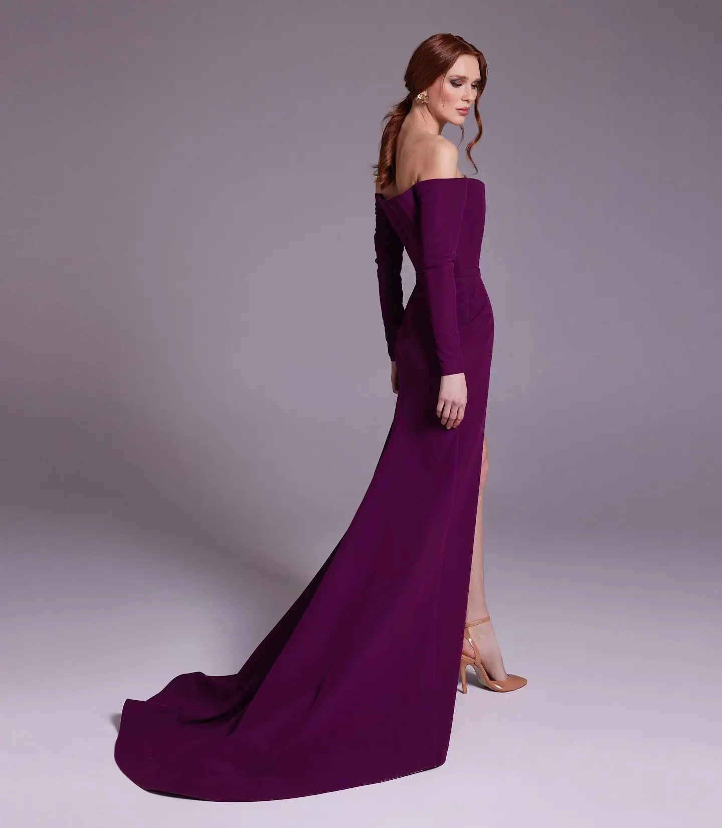 Maßgeschneidertes klassisches Meerjungfrau-Abendkleid mit U-Boot-Ausschnitt, schulterfrei, Applikationen und Gürtel, anmutiges Satin-Kleid mit langen Ärmeln