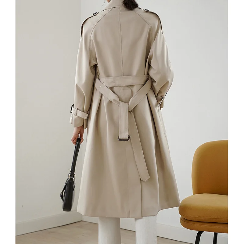 معطف نسائي متوسط الطول على الطراز البريطاني فضفاض ومستقيم ومزاج شعبي معطف خصر آلهة