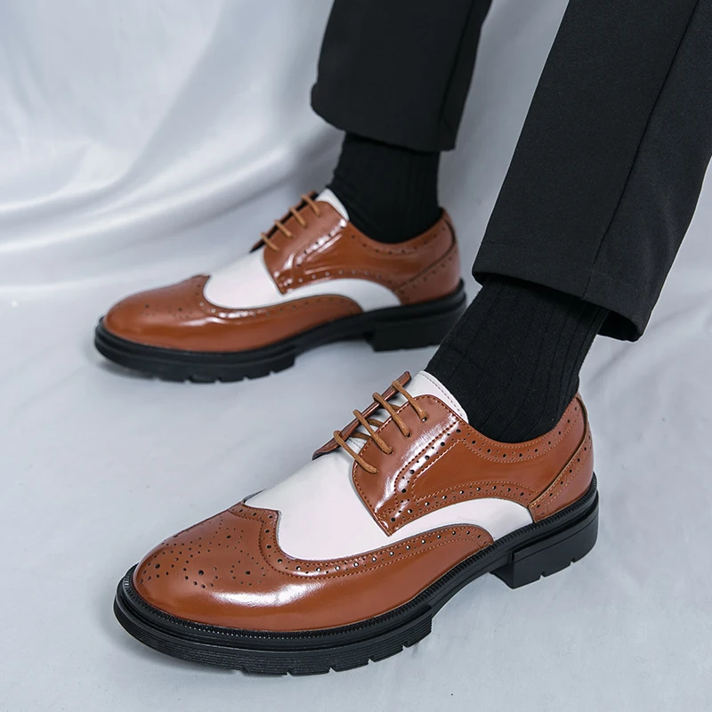 2026 Luxury Brand Men's Block Carved Black and White Color Oxford Shoes Fashionable New Lace Up Business Formal Leather Shoes
