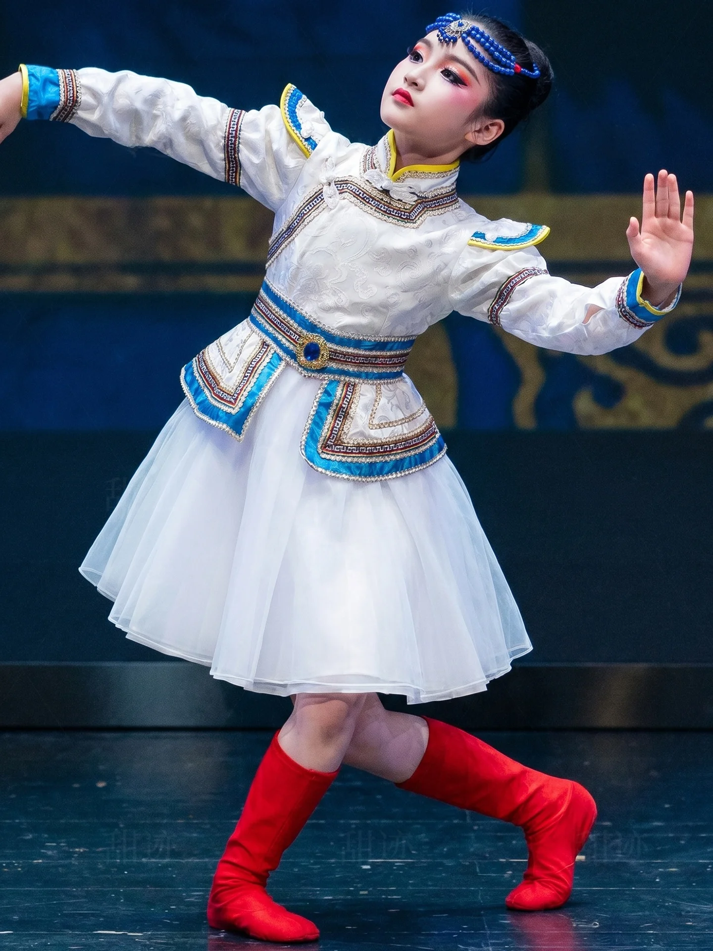 

Mongolian Ethnic Children's Dance Performance Costume White Clothing Girls' Traditional Ensemble Stage Outfit