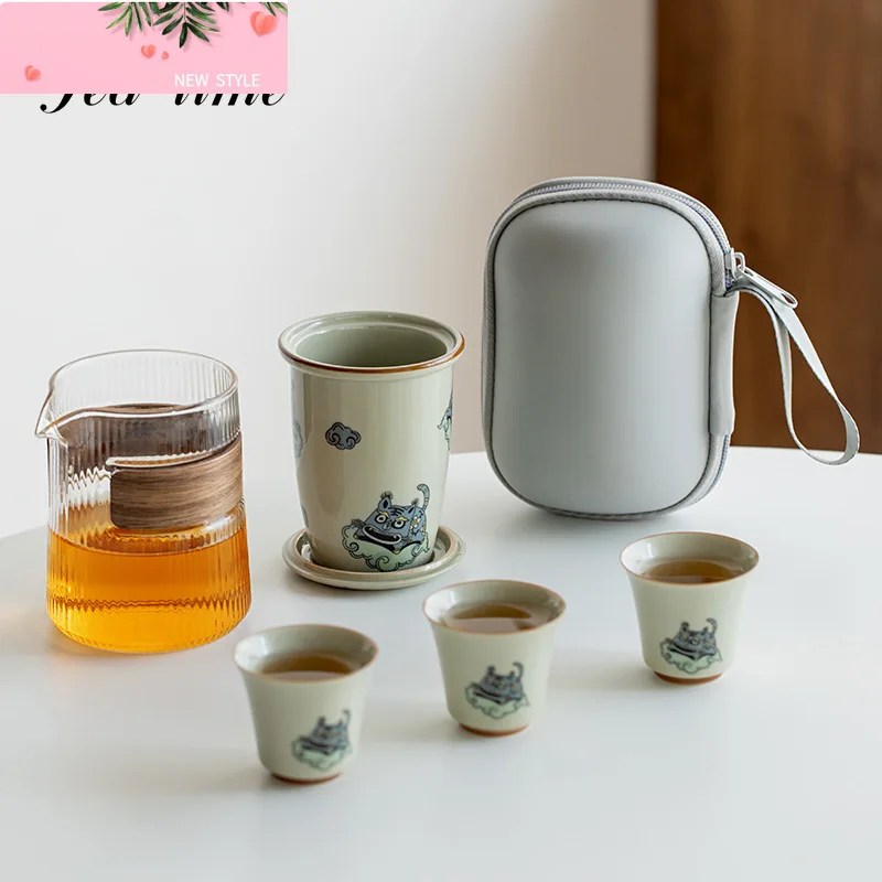 

Дорожный чайный сервиз с милым тигром, стеклянный горшок с защитой от ожогов, керамический портативный уличный чайный сервиз, 1 горшок, 3 чашки, набор для приготовления чая, подарок для чайной церемонии