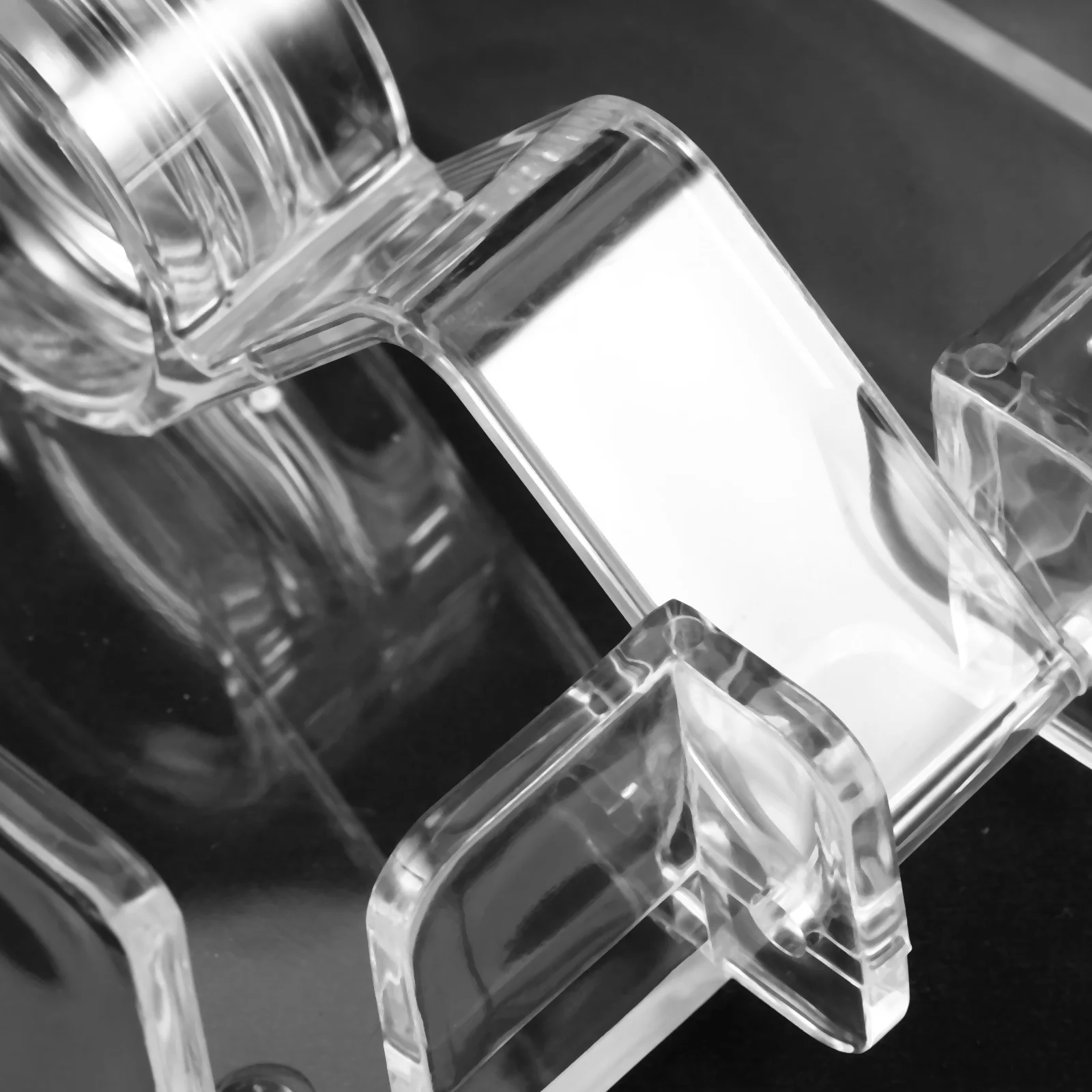 

Clear Acrylic Napkin Holder Vertical Napkin Dispenser for Dining Table Kitchen Transparent Tissue Organizer Stand