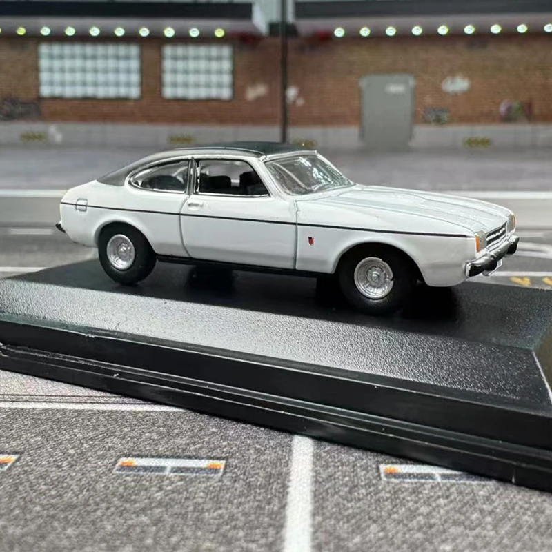 

Статическая модель автомобиля из сплава, коллекционный готовый продукт, орнамент, новинка с упаковкой, мужской подарок на день рождения