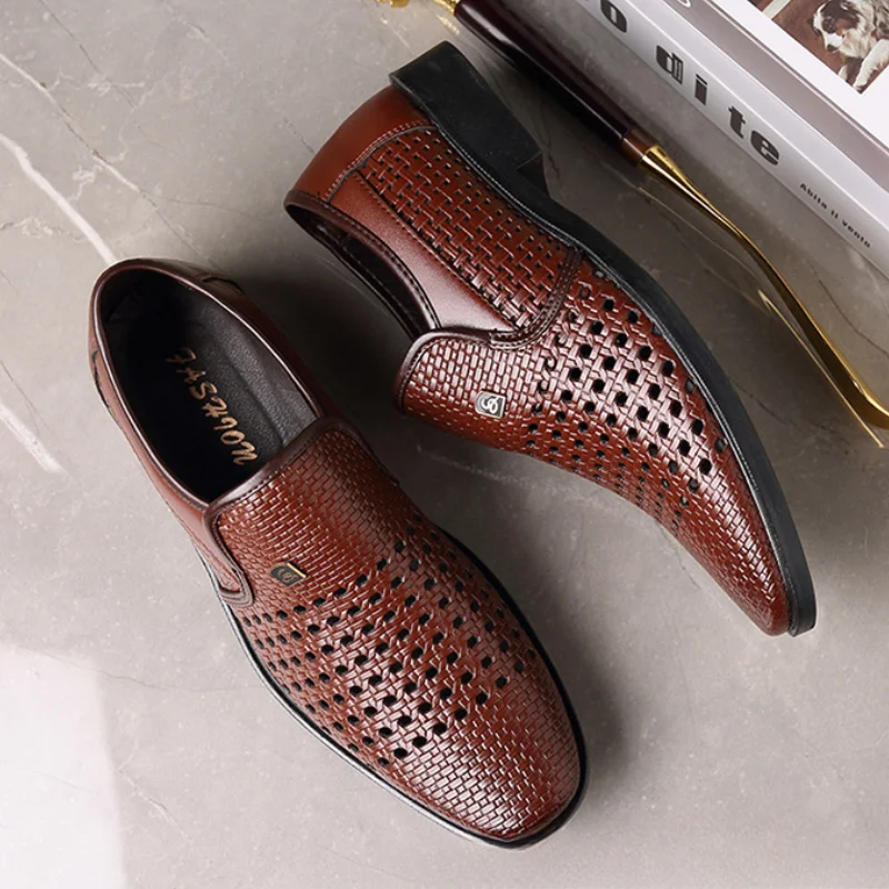 Letnie męskie mokasyny oddychające męskie skórzane buty miękkie podeszwy męskie buty w stylu casual wsuwane buty Oxford Business Zapatos De Hombre