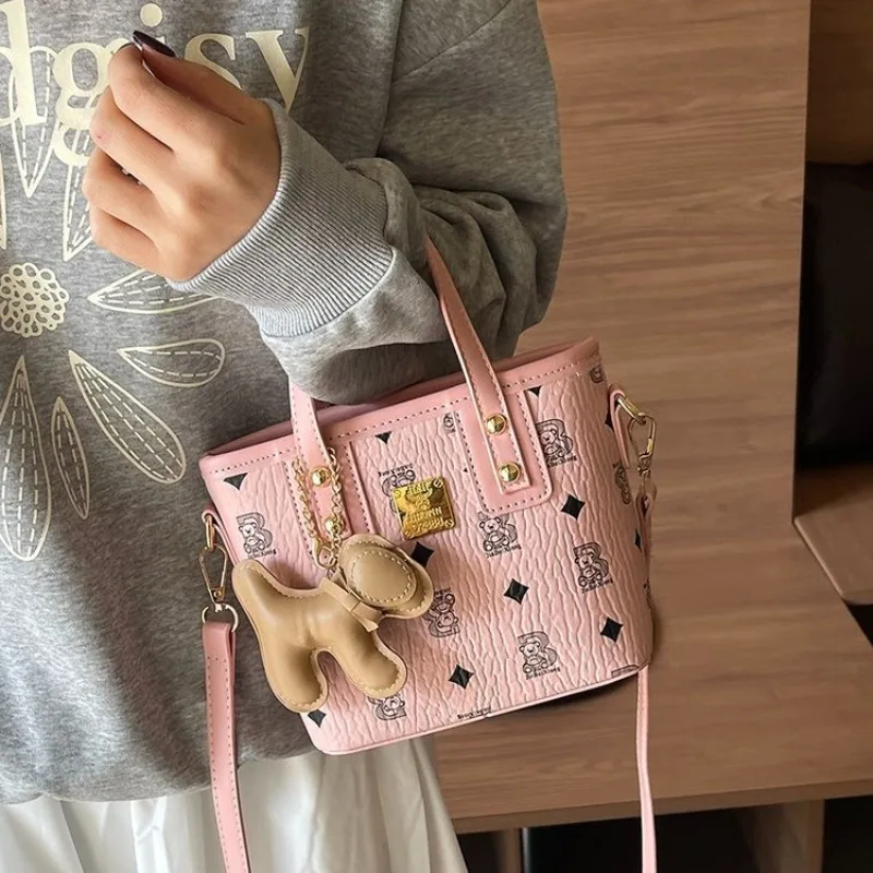 

Chic Weekend Bag For Women Pack Your Overnight Essentials With A Sense Of Style And Flair
