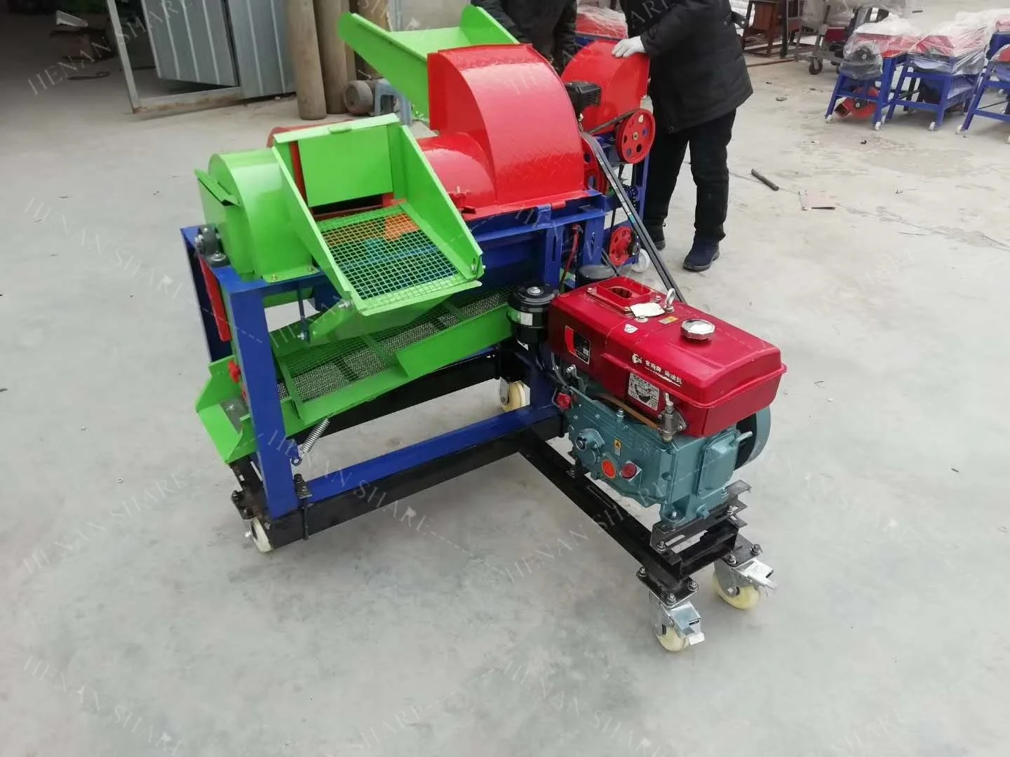 Corn Shell Cracking Machine Corn Maize Peeler and Thresher Machine