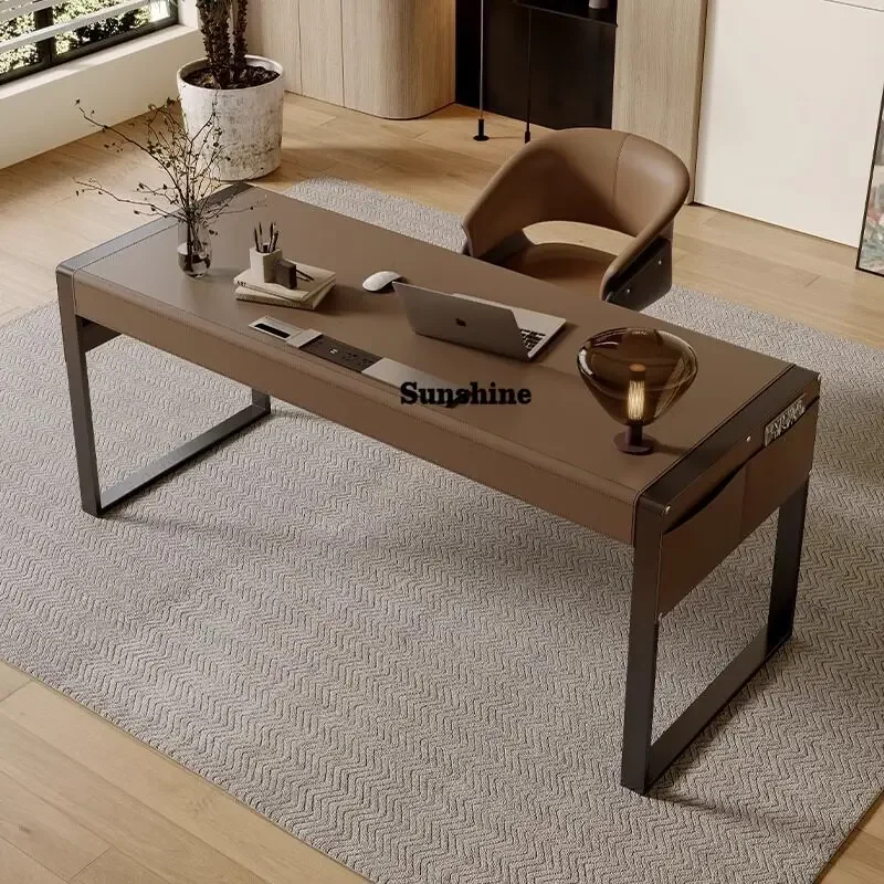 

Легкий роскошный письменный стол из седельной кожи. Домашний письменный стол для учебы. Простой письменный стол из массива дерева. TJ.