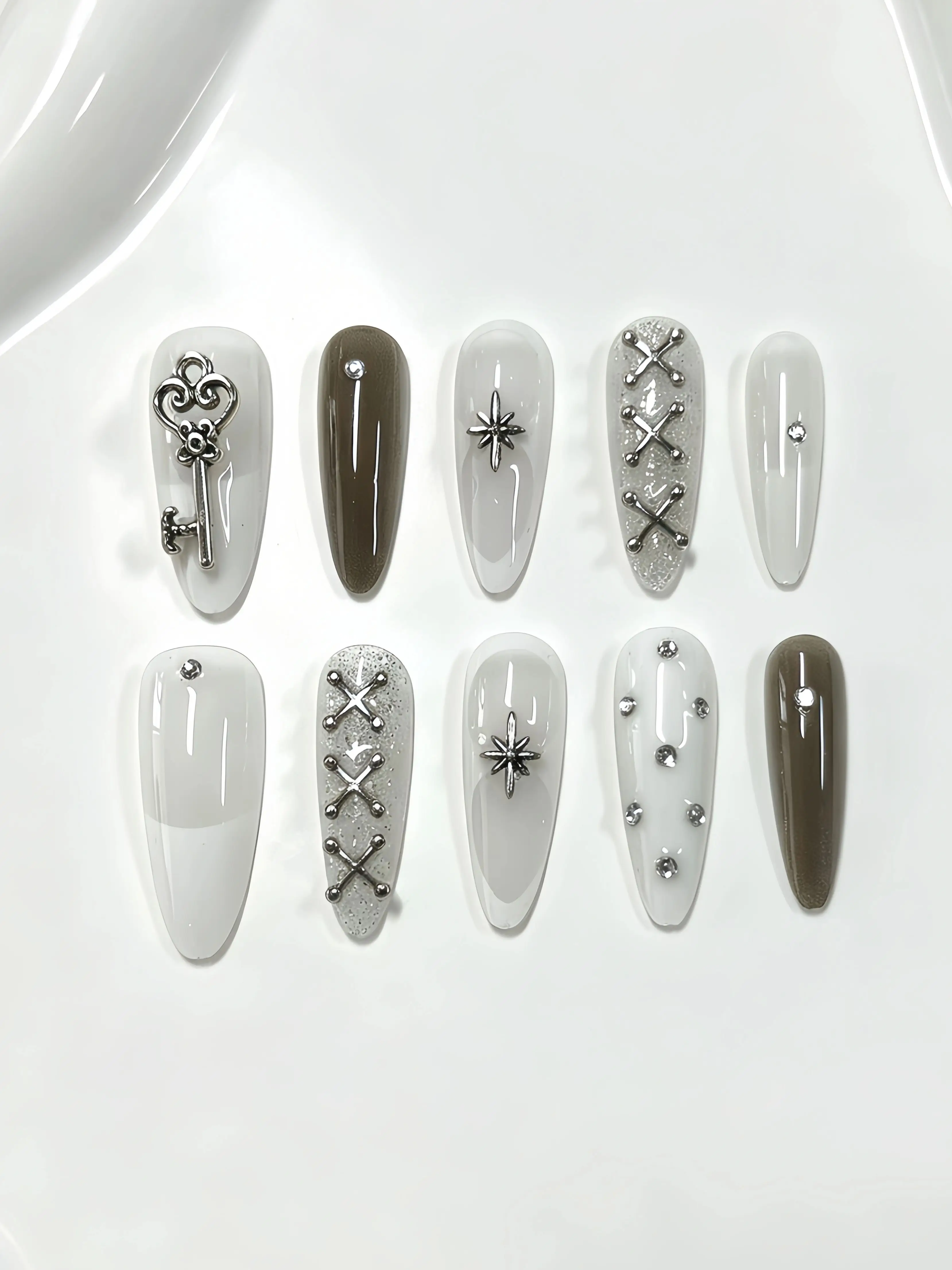 10 Long Waterdrop-Shaped Press-On Nails, Milky White and Light Gray Gradient with Fine Glitter Cat-Eye Effect, Silver Embellishments, Key Cross Star Rhinestones, Y2K Minimalist Style Nail Tips, Korean-Style Instagram-Inspired Niche Personality Nail Stickers for Students and Office Workers, Light Luxury Style for Couples' Dates, Outings, Music Festivals, Bars, and Disco Parties, Gothic Punk Style Fake Nails, Includes One Jelly Glue and One Nail File
