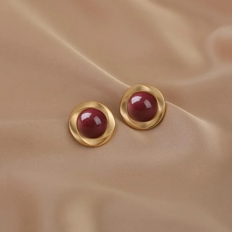 

Retro Minimalist Geometric Imitation Vermilion Ear Studs Cold Tone Versatile 925 Silver Needle High-End Lightweight Luxury Jewel