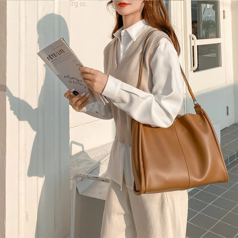 

2024 New Japanese and Korean Fashion Large Capacity Tote Bag Simple Casual Solid Color Versatile Shoulder Armpit Commuting Women