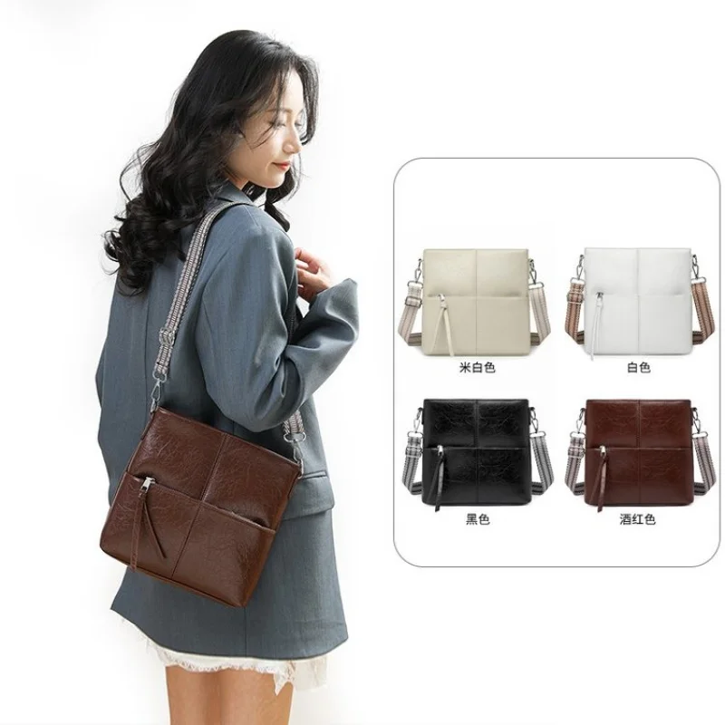 

Luxury Ladies Hand Bag With Paris Inspired Details And Premium Leather For Daily Outings​