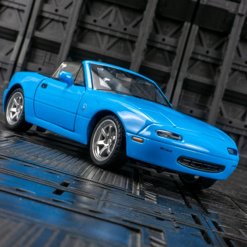 1:32 Mazda MX-5 liga modelo de carro supercar brinquedos de som e luz, portas infantis e capô do motor, porta-malas pode ser aberto