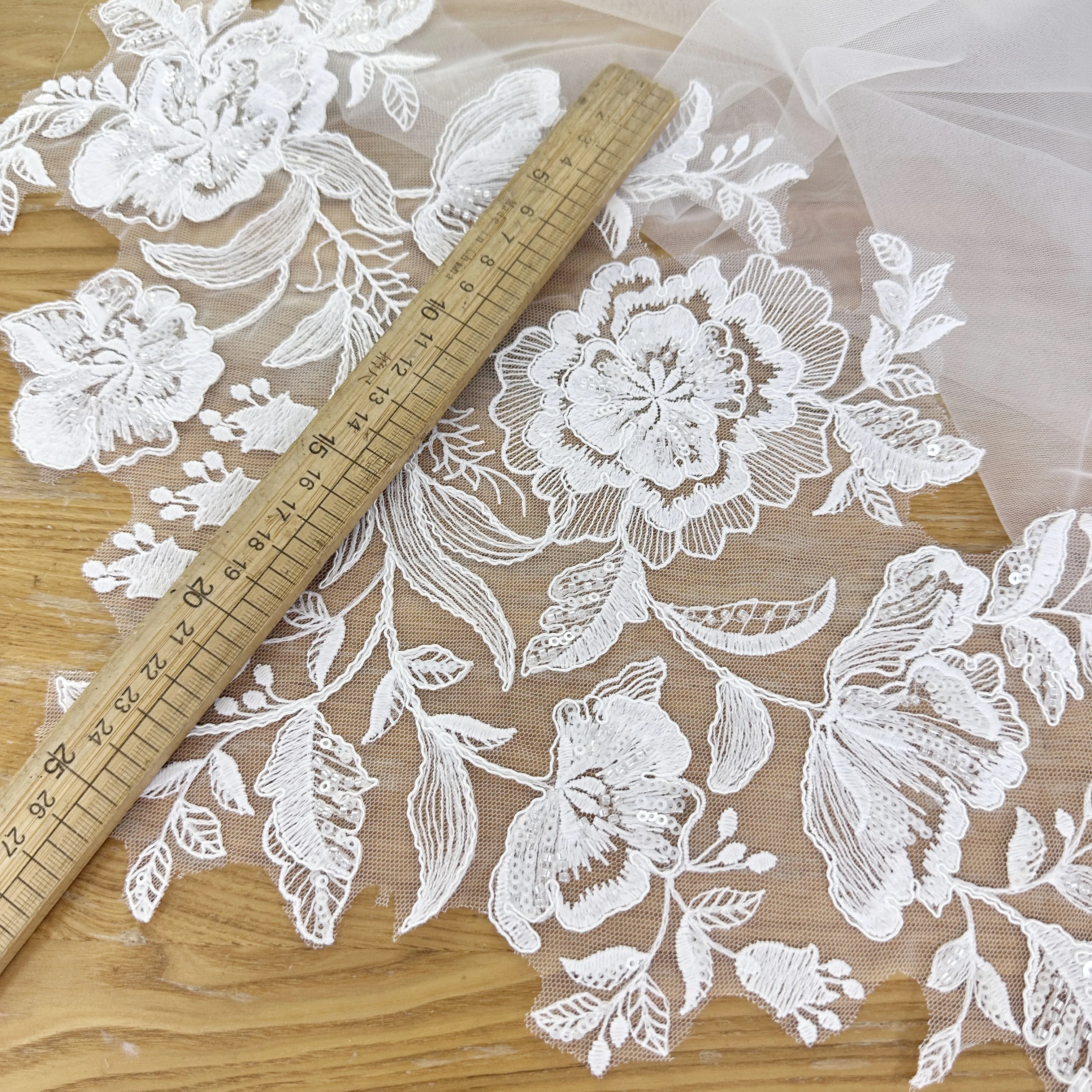 1 Paar 3D-Perlen-Stickerei Hochzeitskleid Spitzenapplikation, Alençon-Blumenapplikation für Strumpfbänder – Detail 1