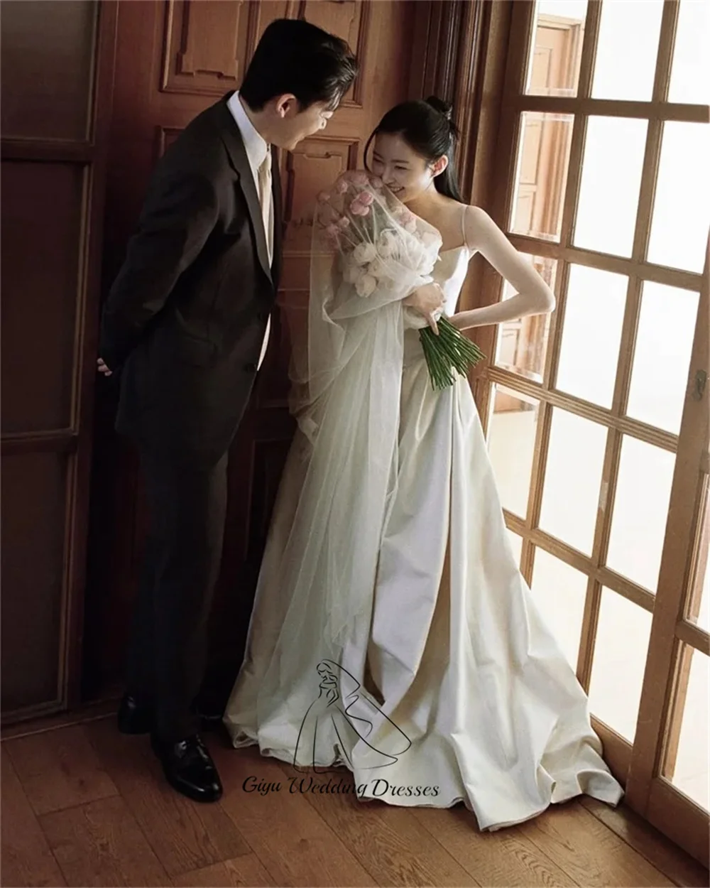 Giyu Customized Vintage Korean Wedding Dress Spaghetti Straps Long Sweep Train Ivory Satin Bridal Gown Pretty Bride Dress ﻿