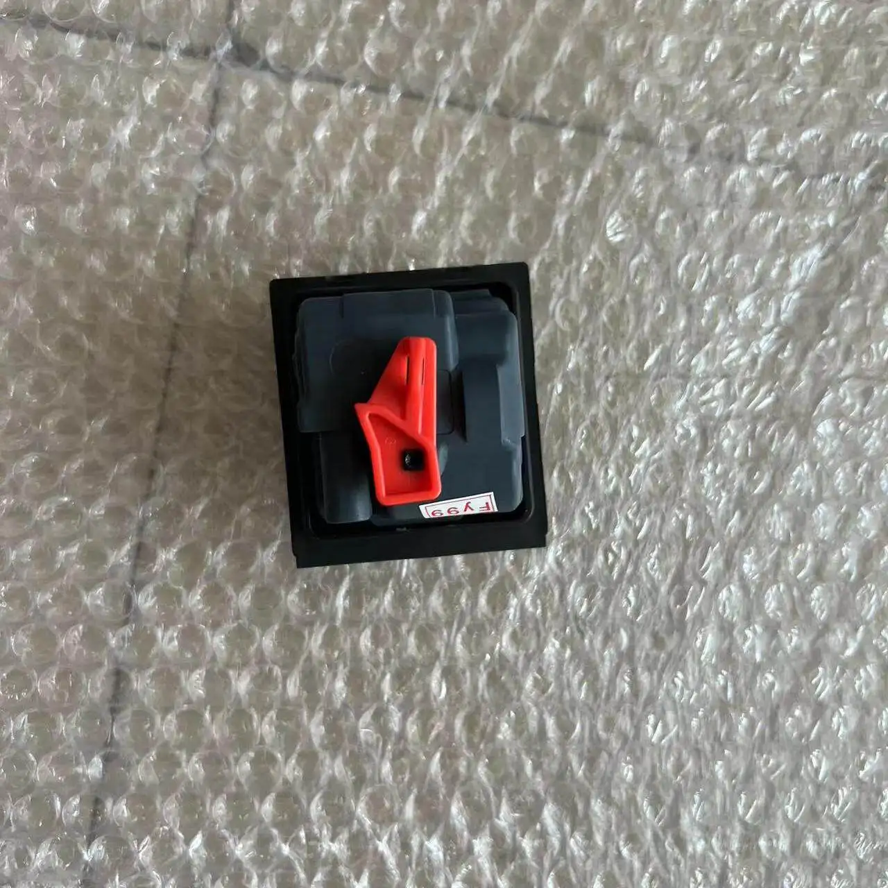 

Новый оригинальный актуатор замка/крышки топливного бака для Mercedes-Benz C, A, B, GLA, GLC, GLB, CLA, E, S, GLC (A0008207703)