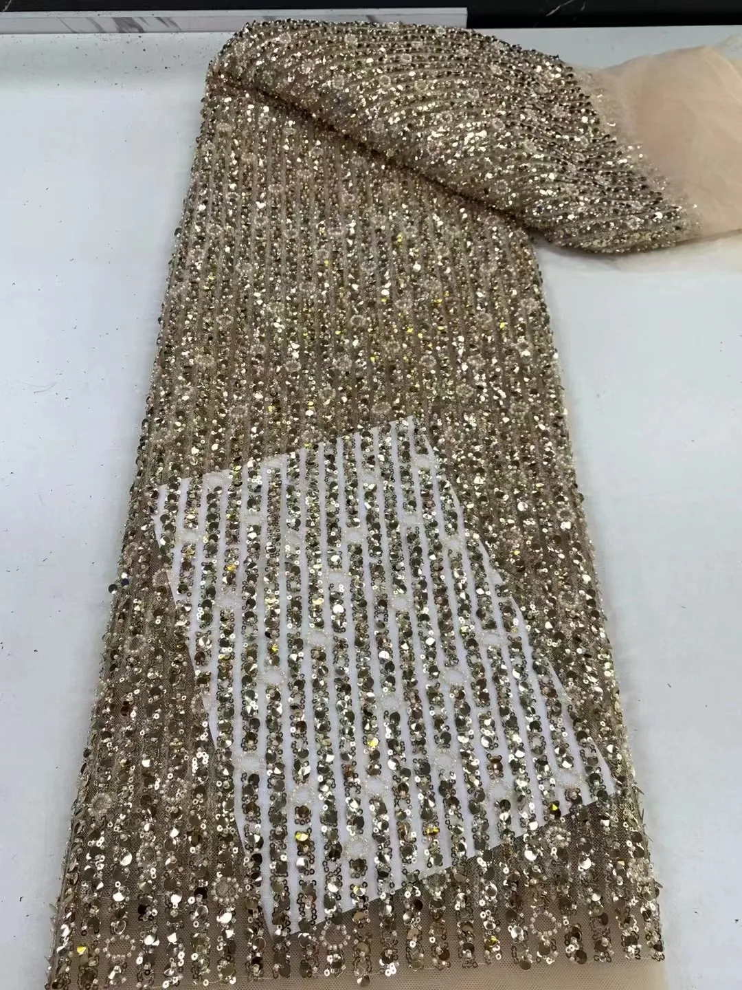 2023 moda di lusso francese ricamo in rilievo tessuto di pizzo africano nigeriano con tessuto di paillettes per materiale abito da sposa QF0752