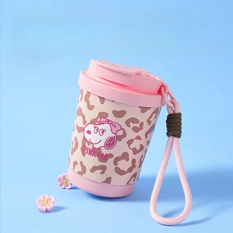 

Термокружка Snoopy Sakura Season: милая мультяшная кружка из нержавеющей стали для кофе, портативная многоразовая чашка для горячих и холодных напитков, подарок