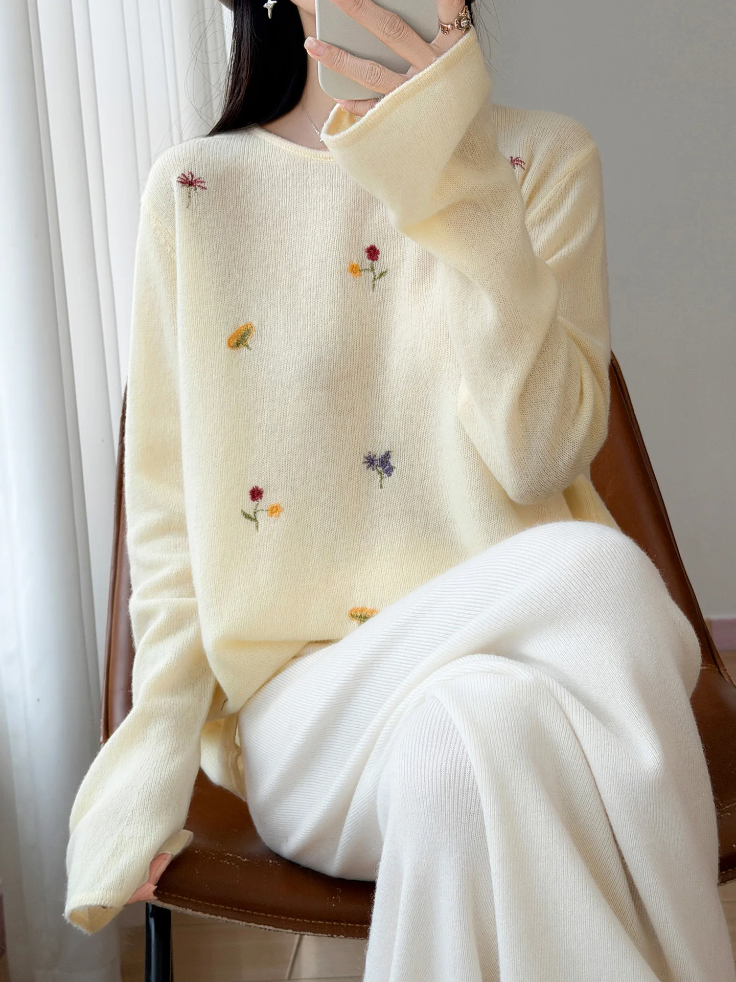 Handmade Embroidered Hook Flower 100% Pure Wool Women's Round Neck Small Flower Color blocked Knitted Sweater Loose Tops