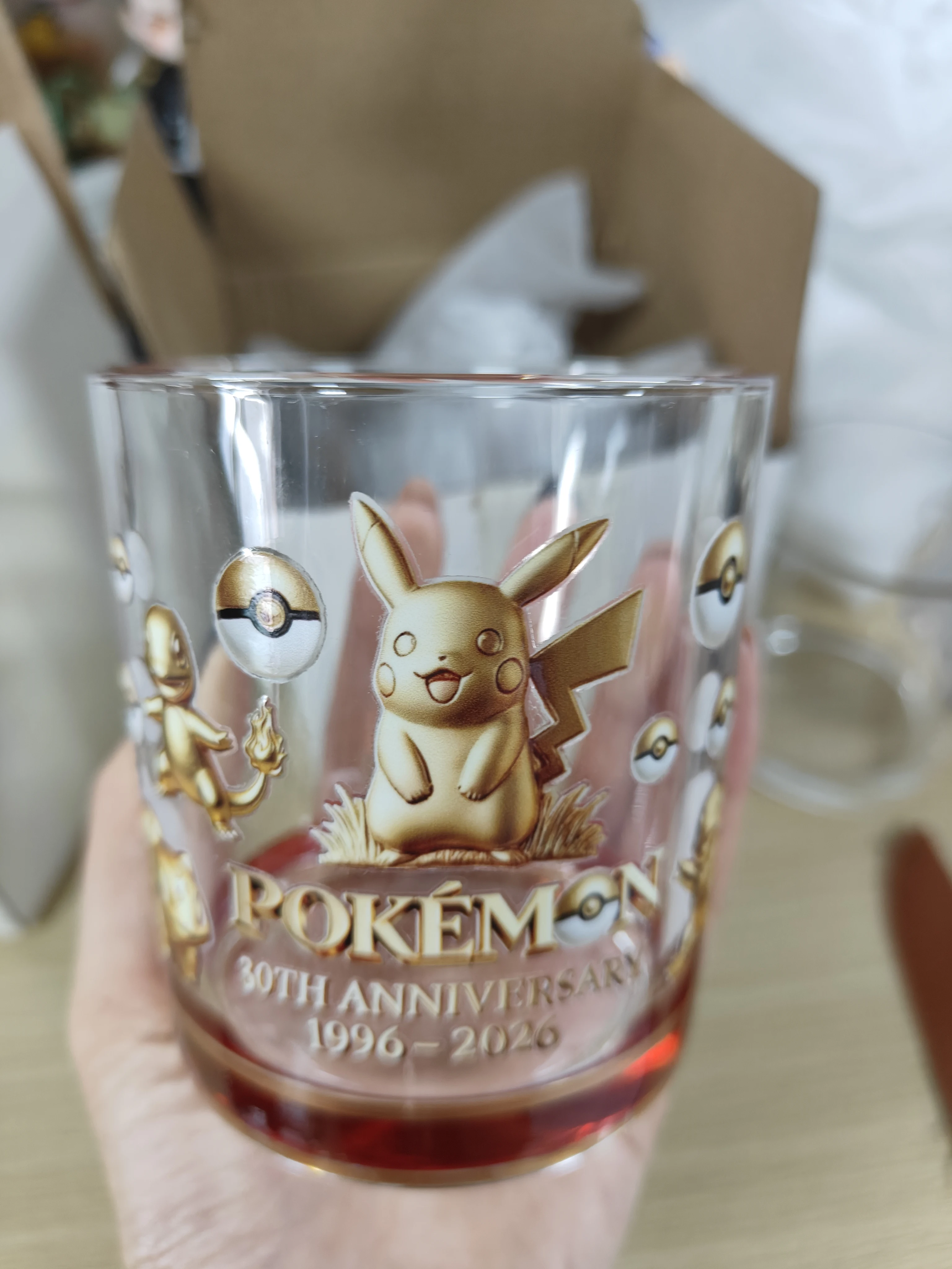 Neuer Pokémon 30. Jubiläums-Whiskey-Tumbler mit historischem Muster, Vintage-Porträt-Design, Glasbecher – Detail 7