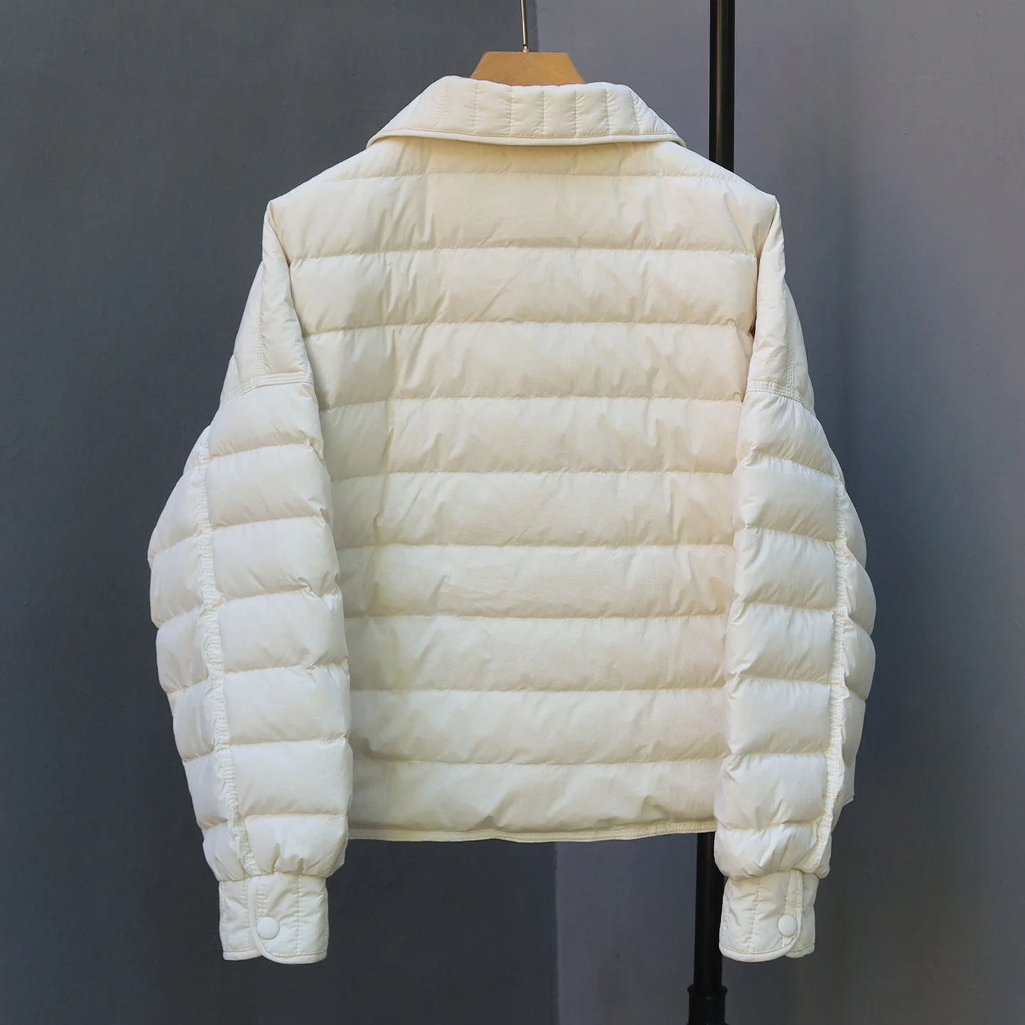 سترة نسائية جديدة لخريف وشتاء 2025 للتنقل سترة قصيرة خفيفة الوزن غير رسمية