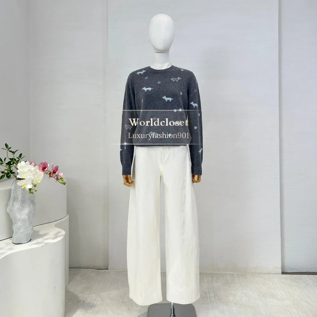 2025年新作 ホワイト 長袖 パピー柄 セーター プルオーバー トップス