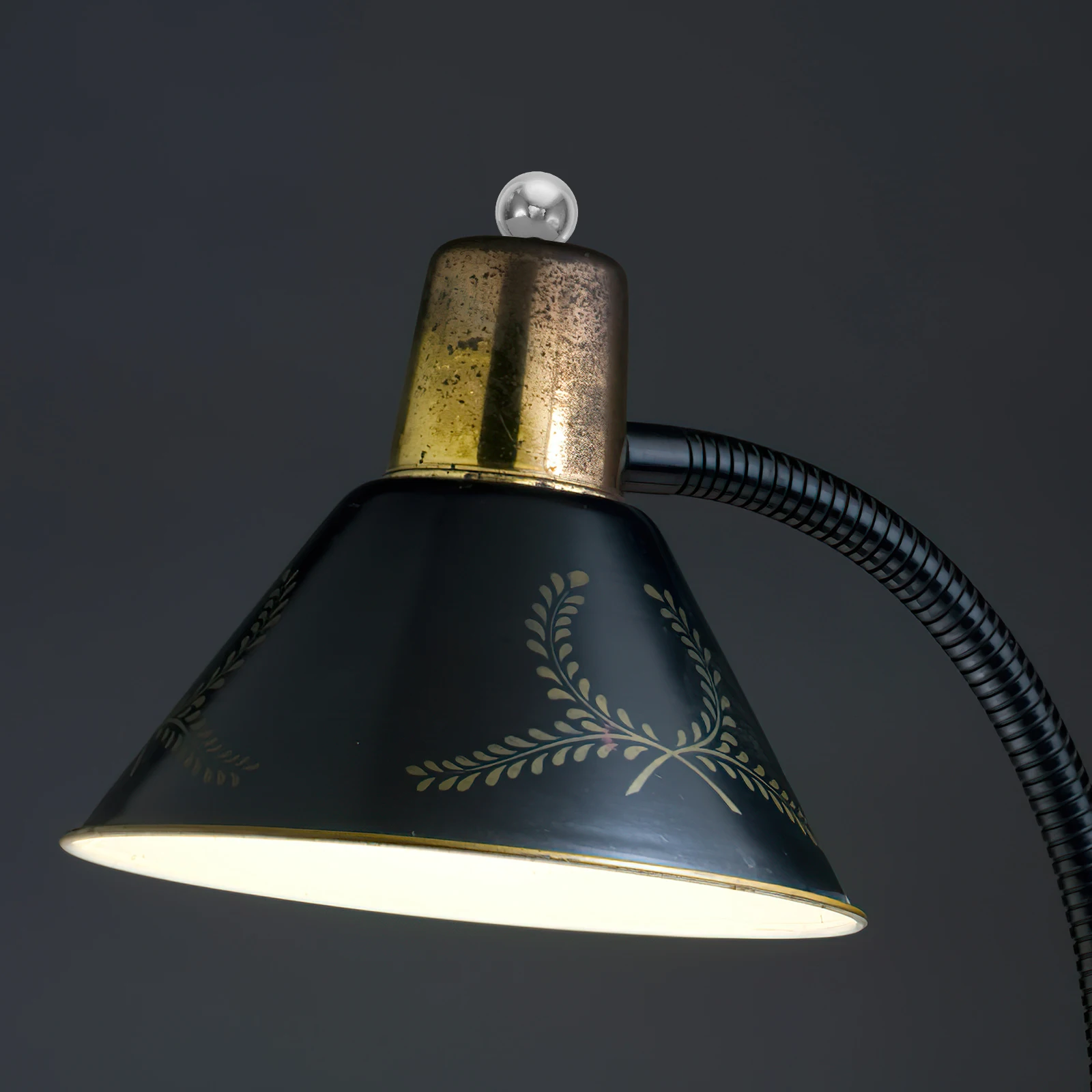 

Metal Desk Lamp Decorative Iron Cap Ball Knob Finial Lampshade Holder Interchangeable Shades Durability Easy Installation