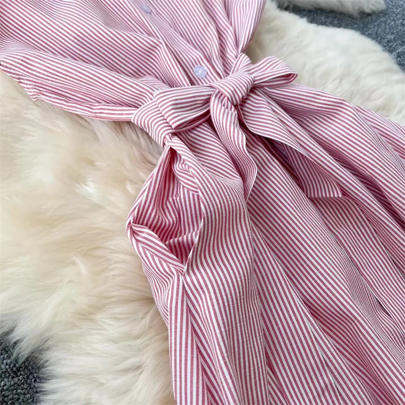 Damen Sommerkleid, neu, gestreift, mit Bindegürtel, schmal geschnitten, ärmellos, Midikleid, lässig, elegant, für Büro und Freizeit, mit Taschen, DR1970 – Detail 10