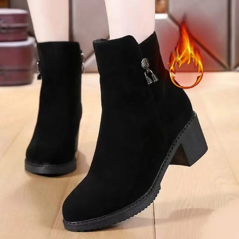 Женские осенне-зимние ботинки в европейском и американском стиле — черные замшевые ботинки на молнии с декором с кисточкой, ботильоны для мамы