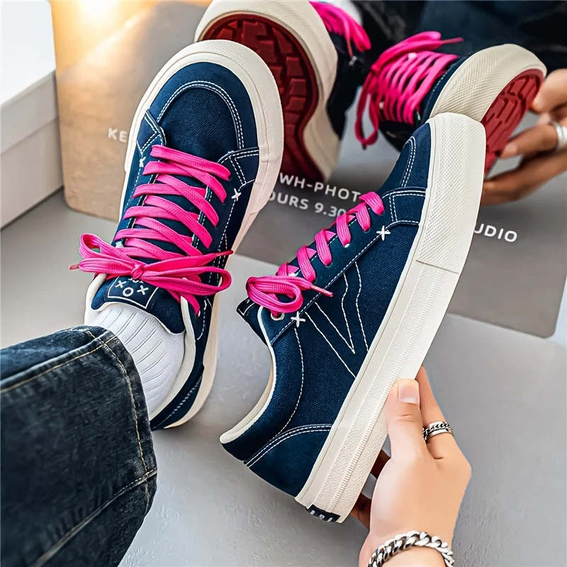 

Мужские повседневные низкие кроссовки DAWSRi с яркими контрастными шнурками, удобной посадкой и модным дизайном для повседневного образа.