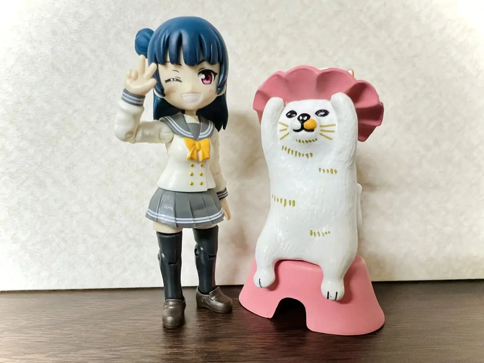 TakaraTomyArts capsule toys kawaii pokefasu shampoo hat cat Calico tabby Neko sitting on stool washing hair figures ornaments