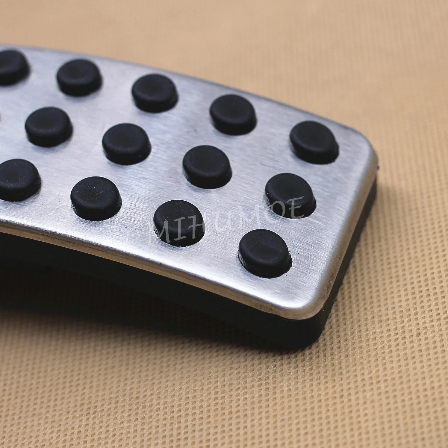 الفولاذ المقاوم للصدأ الغاز بدال فرامل وسادة يغطي لمرسيدس بنز A B GLA CLA M GLE GL GLS الفئة W176 W246 X156 C177 W166 C292 X166