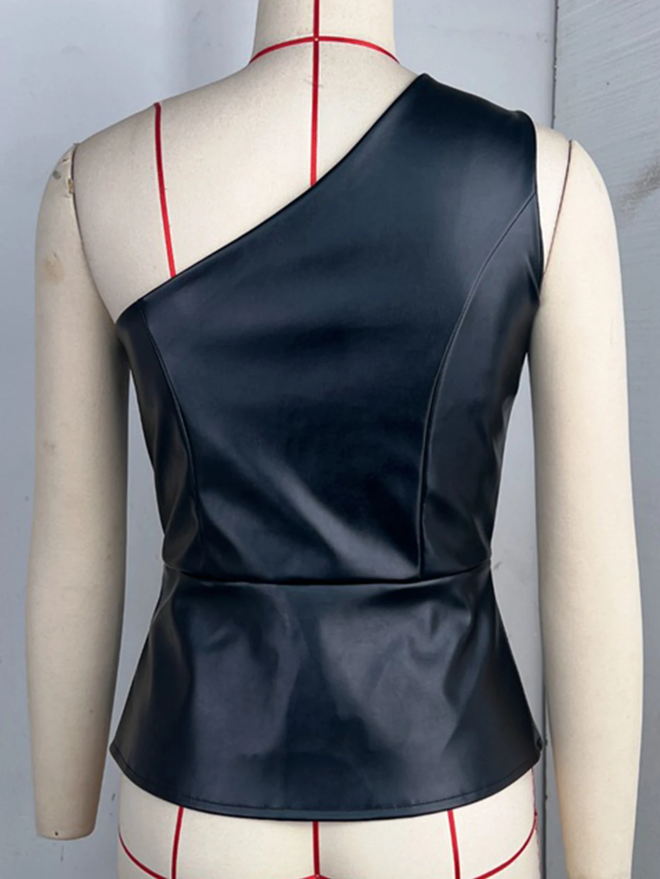 Sexy black PU leather crop top women summer streetwear gothic off shoulder tank top woman clothing club party tops rave outfit