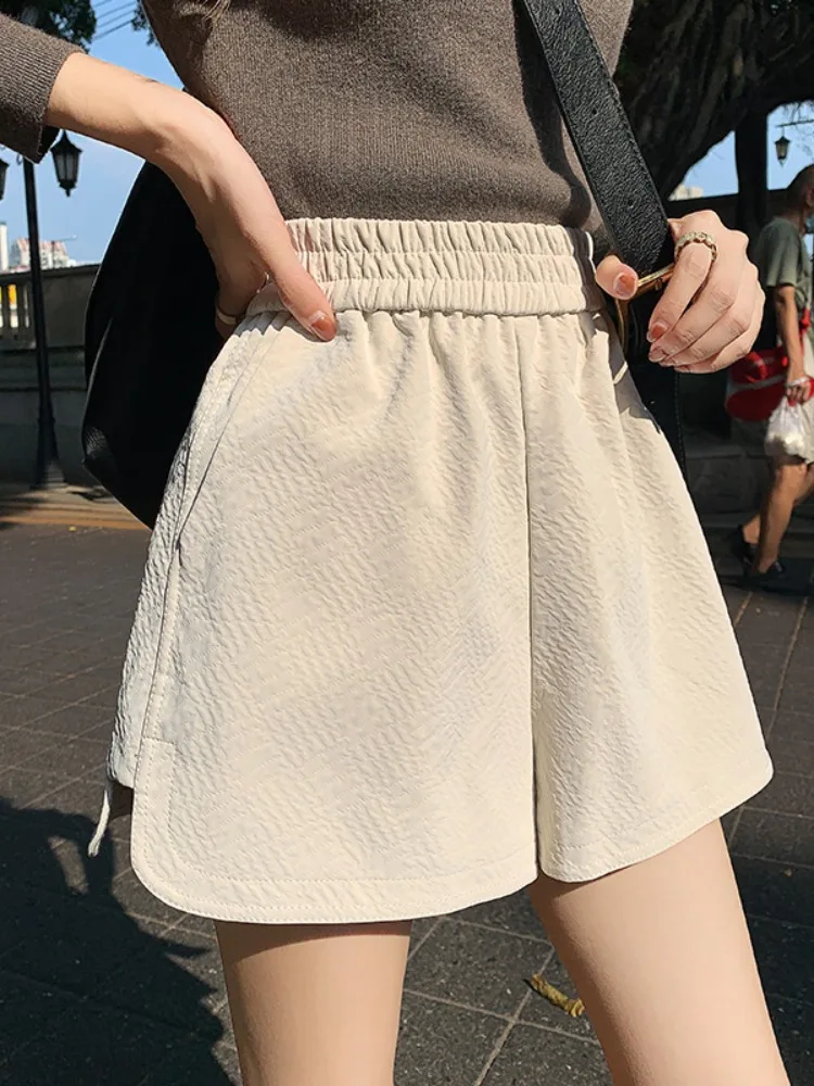 Pantaloncini in pelle jacquard Design Sense da donna in autunno pantaloni corti a vita alta elastici sottili casual larghi e versatili