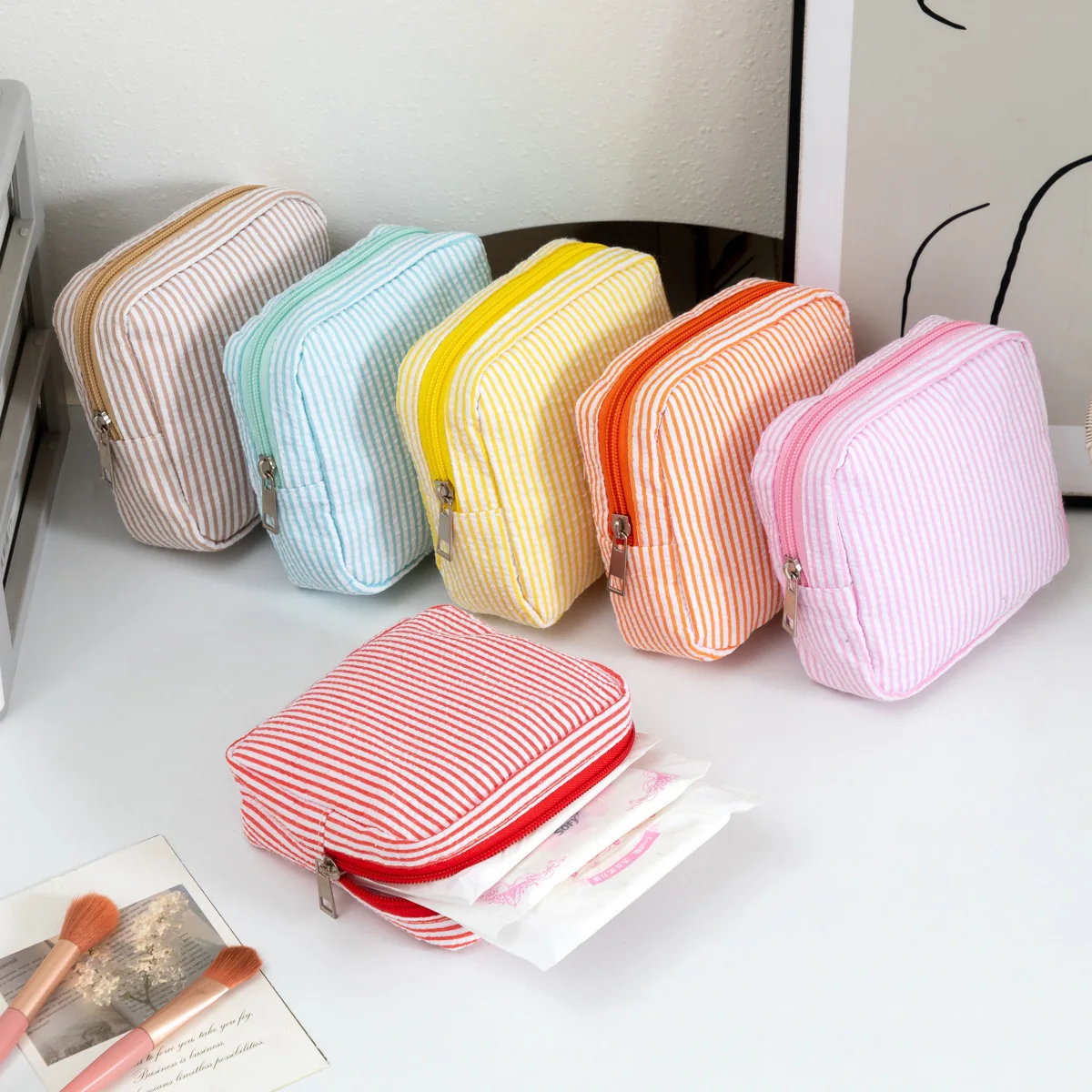 New Bubble Gauze Striped Makeup Bag Women Small Cosmetic Bag Makeup Pouch Sanitary Pad Pouch Travel Organizer Bags Toiletry Bag
