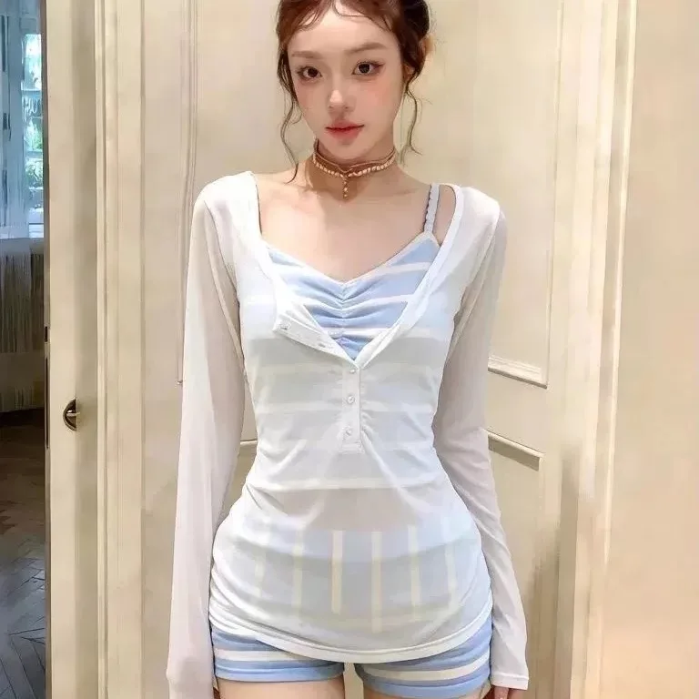 

Женский консервативный купальник-двойка с V-образным вырезом, длинными рукавами и полосатым узором, идеально подходит для горячих источников и пляжей.