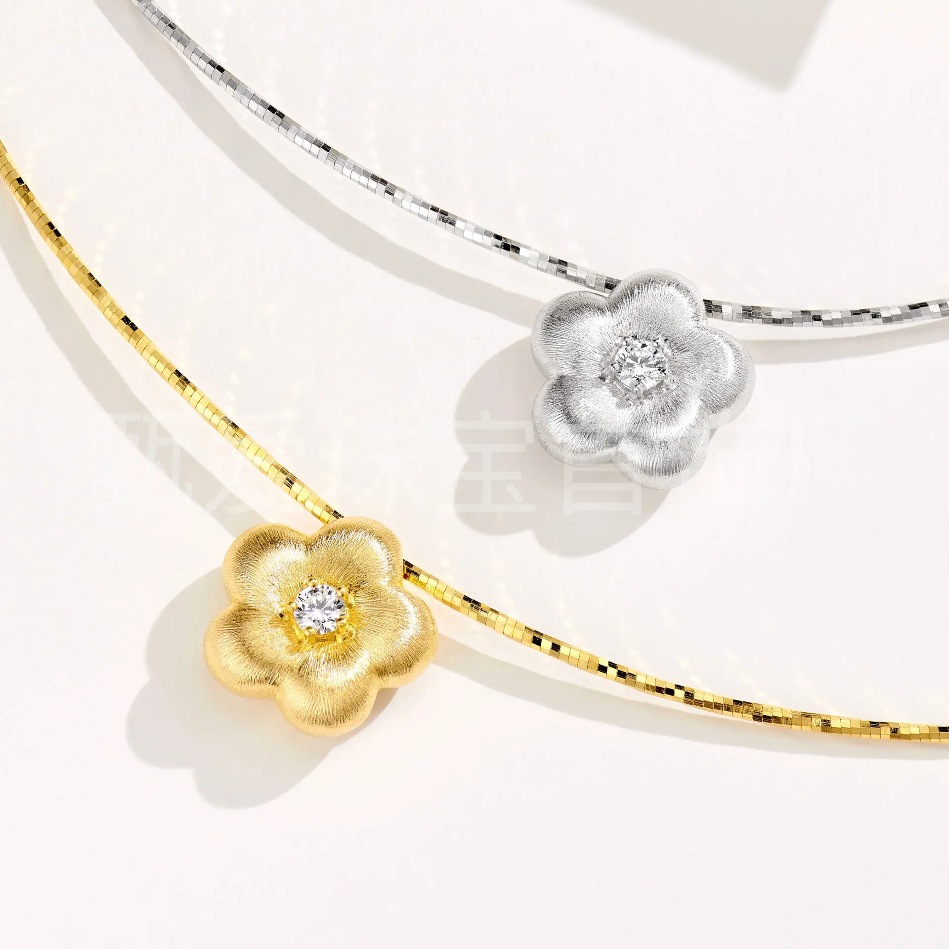 

Factory Direct Sales 925 Whole Body Silver-plated 18k Gold Pendant Plum Blossom Brushed Necklace Zircon Temperament Wholesale Je