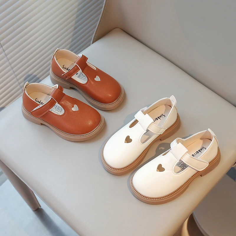 

JGSHOWKITO 2026 Spring Summer Girls Leather Shoes with Hollow Heart T-strap Fashion Princess Sweet Kids Casual Flats Soft Cute