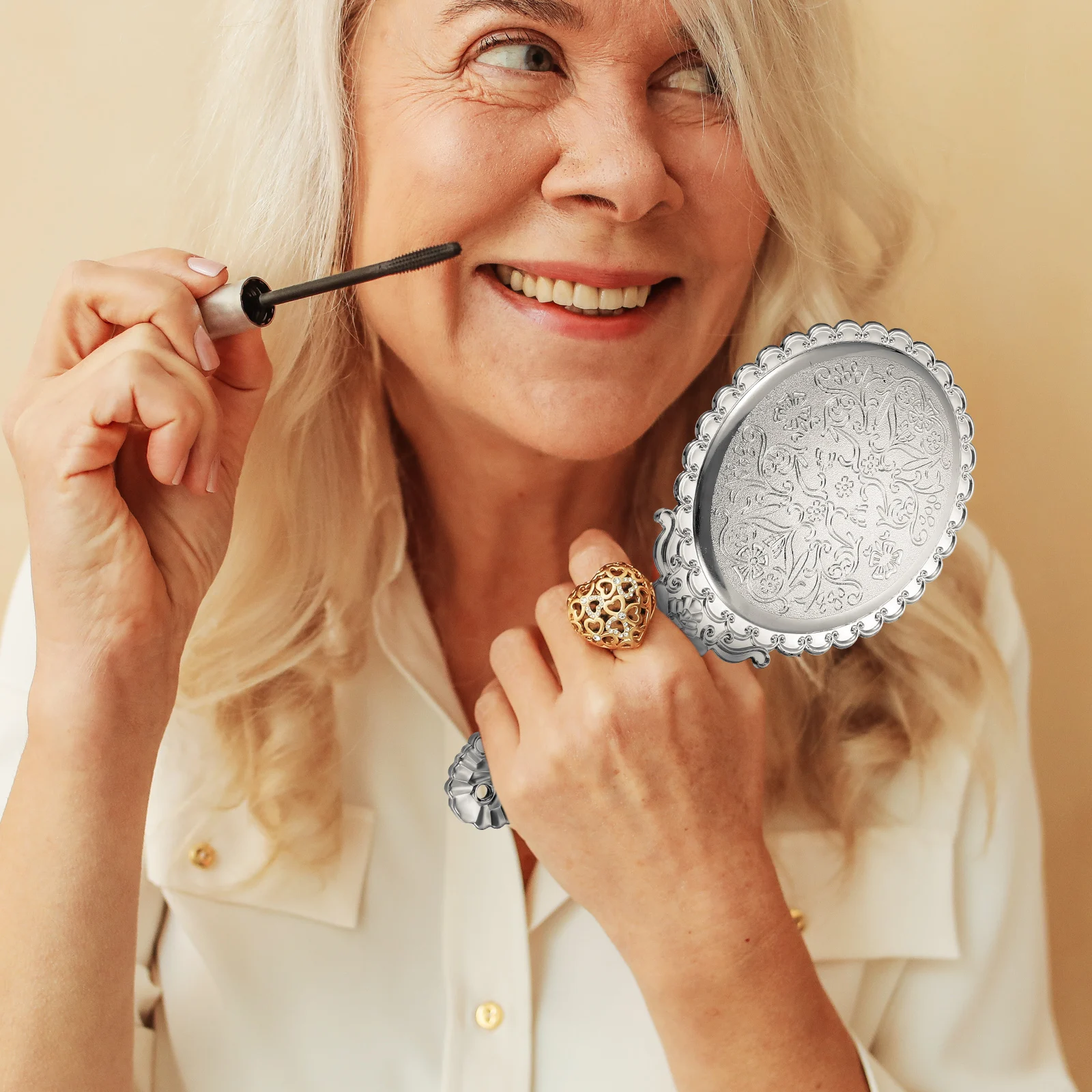 2 szt. Retro lusterko ręczne z tłoczonym wykończeniem, przenośne lusterko do makijażu dla kobiet, czyste odbicie, codzienne narzędzie kosmetyczne