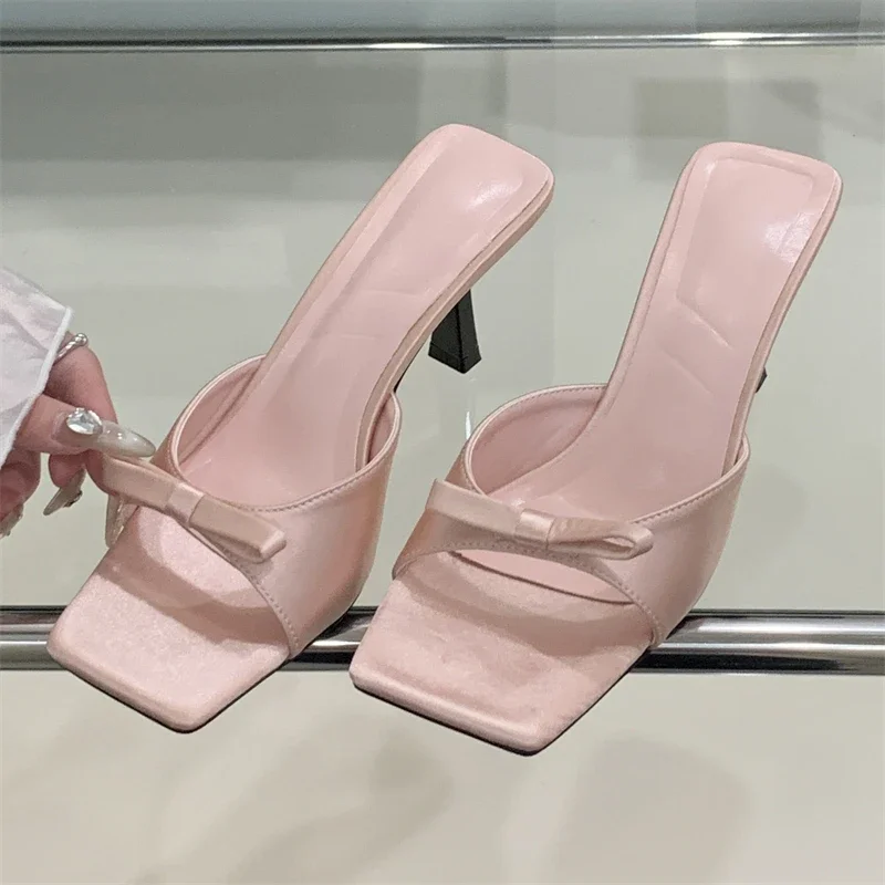 

Eilyken дизайнерские женские тапочки с мелким воротником-бабочкой, модные шлепанцы на тонком каблуке с квадратным носком, летняя обувь для свадебного банкета