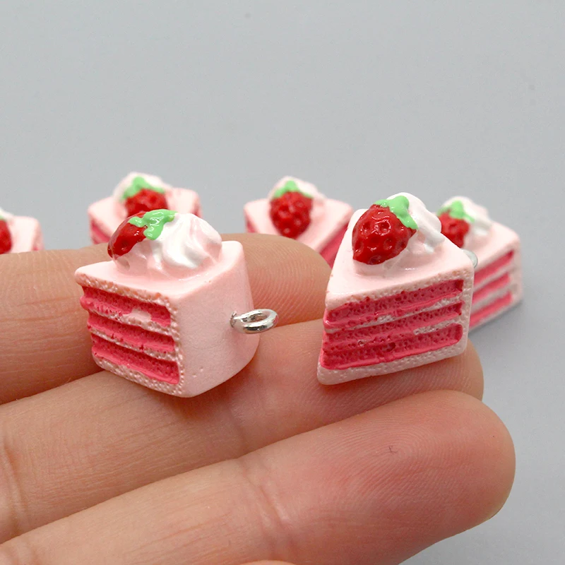 10 Stks/pak Schattige 3d Aardbei Cake Hars Bedels Simulatie Voedsel Kleine Hangers Voor Oorbel Armband Diy Sieraden Maken D138