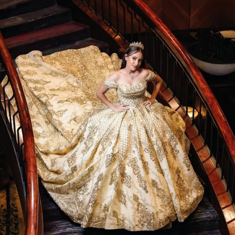 

Customized Shiny champagne gold Quinceanera Dresses Off the Shoulder sequin applique Long tail Vestido De 15 Quinceanera