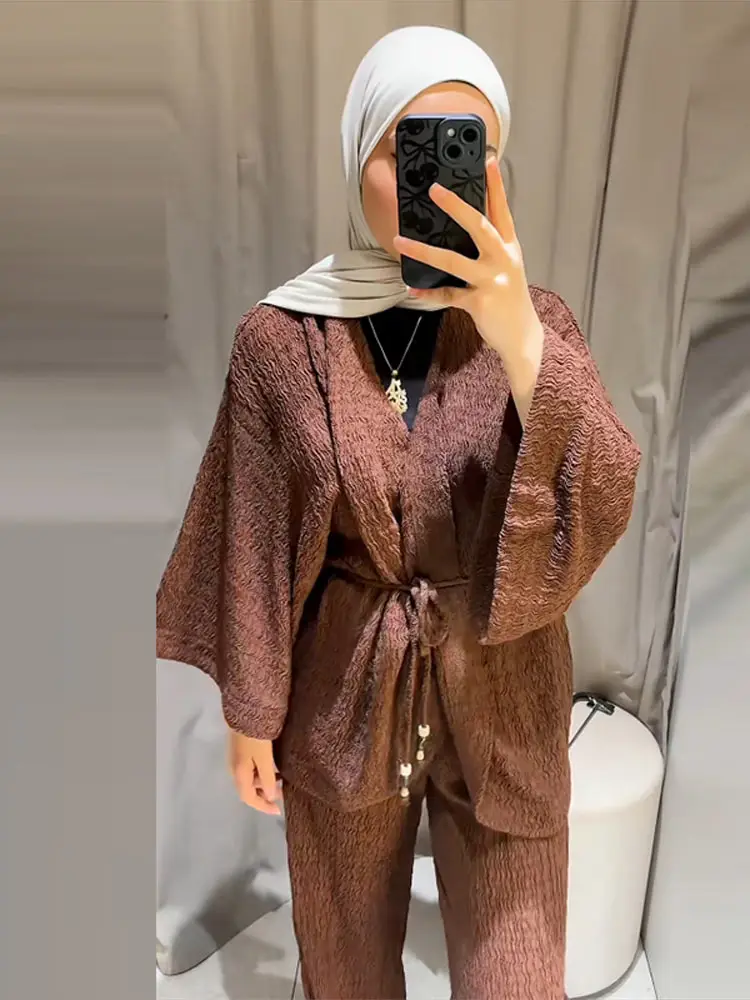 Texturiertes Spitzen-Oberteil mit V-Ausschnitt und Schnürung, Hosenanzüge für Damen, sexy Oberteile mit Fledermausärmeln und geraden Hosen mit hoher Taille, bezaubernde Damen-Outfits – Detail 17