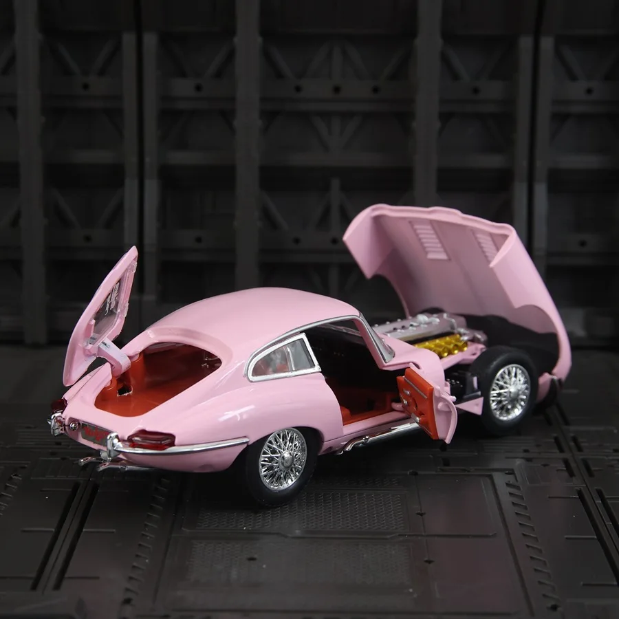 

Масштабная модель автомобиля E-TYPE 1:24, ретро-винтаж, имитация, литой металлический сплав, со звуком и светом, игрушка-машинка