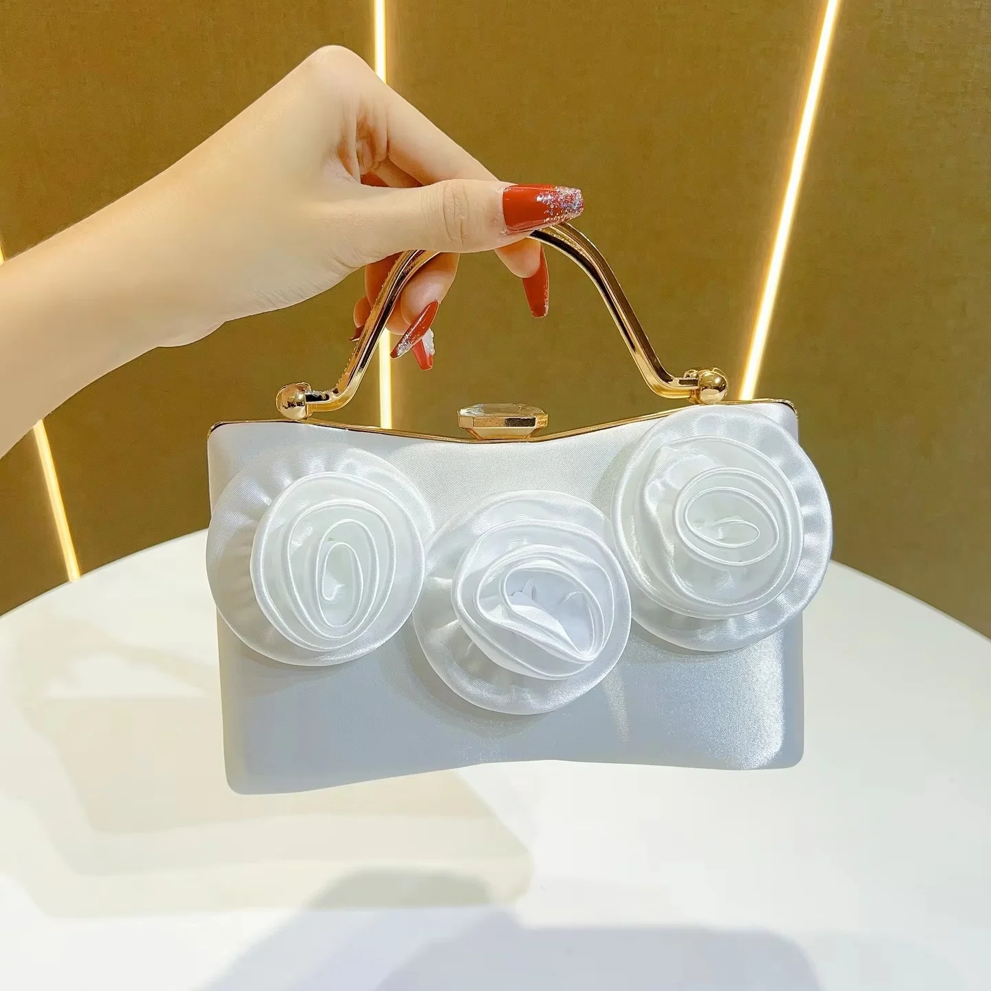 

Summer 2025 Elegant Clutch Bag Women Evening Bag Ladies Flower Satin Purses Detachable Chain Party Handbag for Cockatial Purses