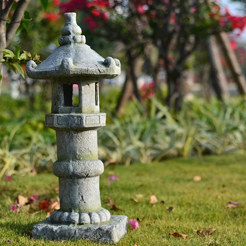 Solar-powered Imitation Stone Landscape Lighthouse Japanese-style Outdoor Garden Statue Sculpture Decoration for Courtyard Villa