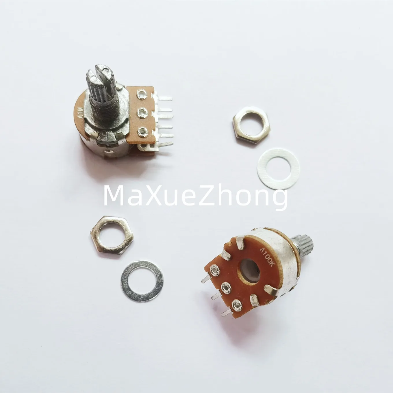 

Original New 100% 148 Type double resistance potentiometer front A1M rear A100K handle 15MM (SWITCH)