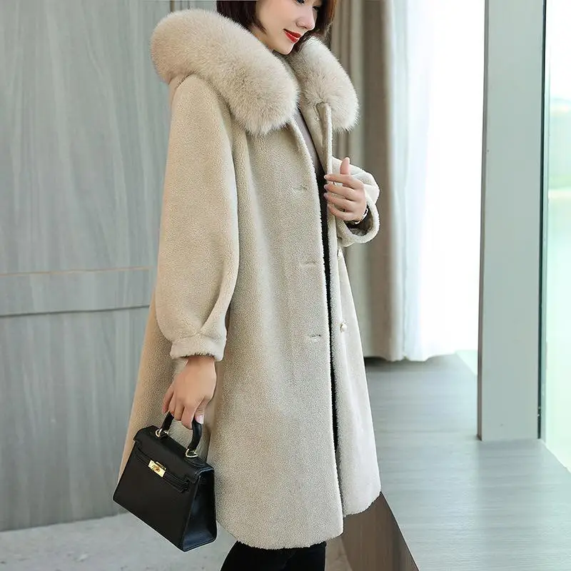 2023 New Granular Sheep Sheared Fleece Coat for Mid Length Winter One Piece Fox Fur Hooded High Grade Loose Comfortable Fur Coat