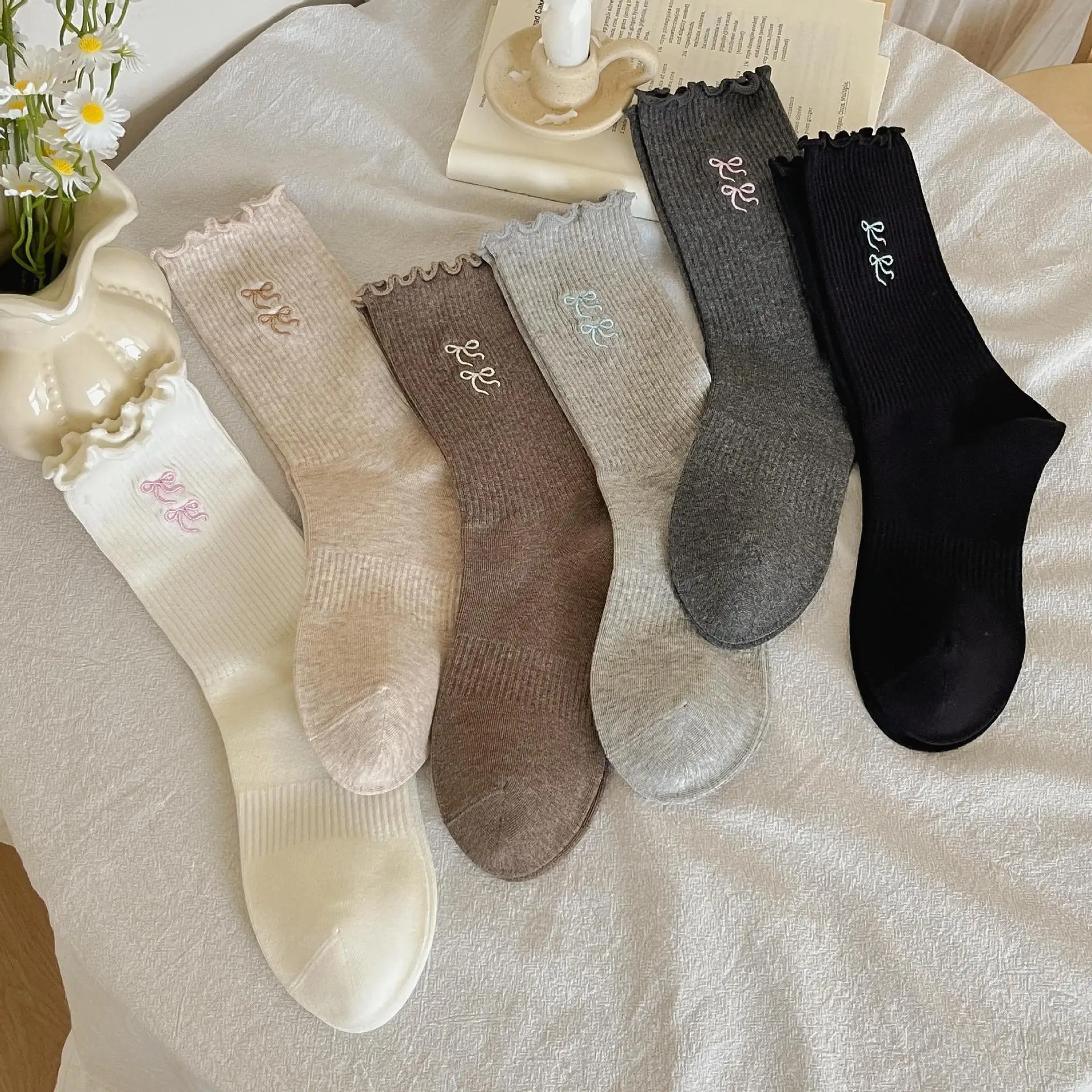 

Women's 6 Pairs/Set Middle Tube Socks with Wood Grain Edge And Butterfly Knot Embroidery Cute Casual Cotton Footwear
