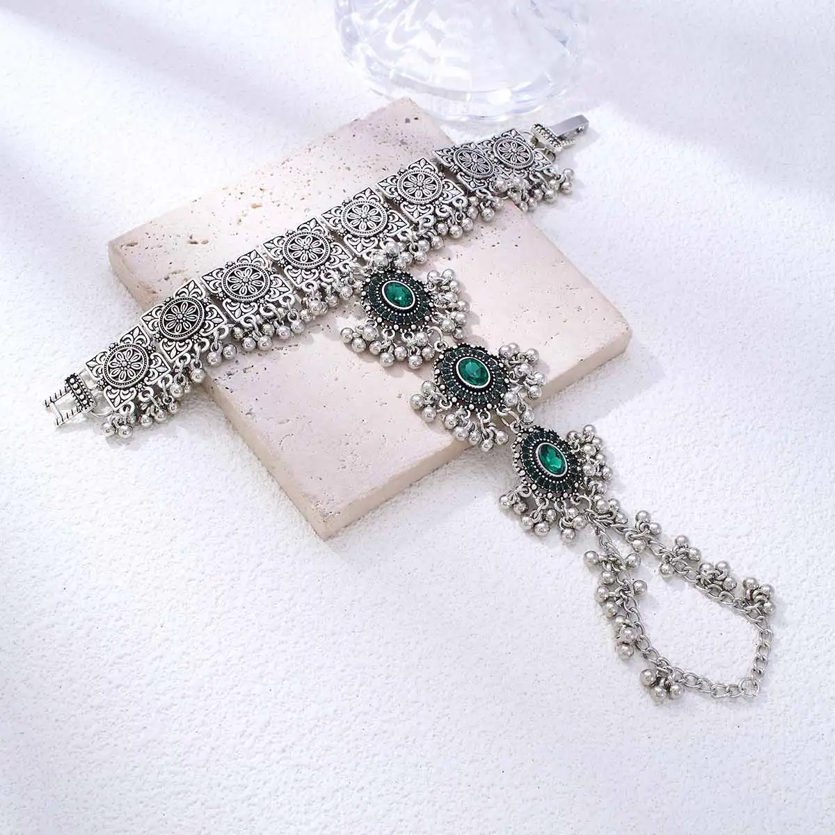 Vintage Ethnic Green Crystal Finger Wrist Chain Bracelet Luxury Connected Finger Ring Bracelets for Women Party Charm Jewelry